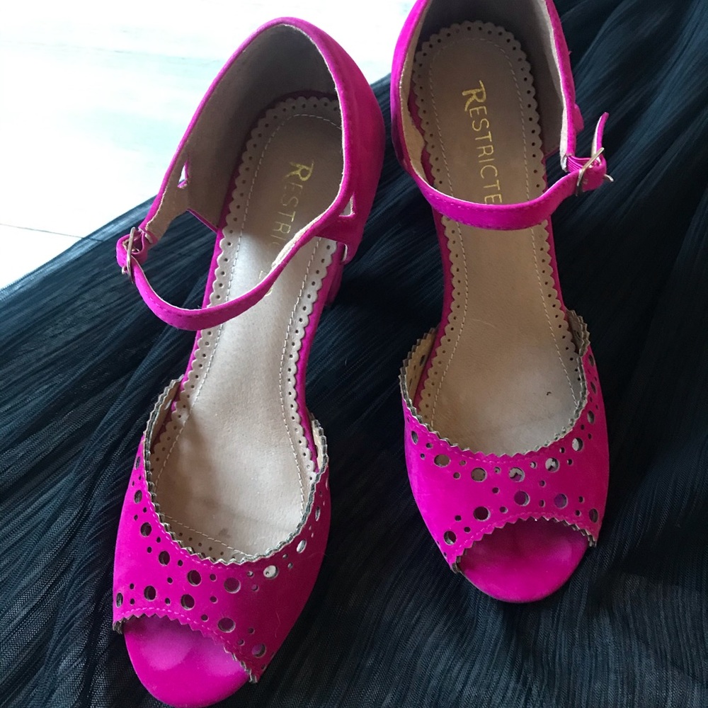 Vintage hot pink open toed heels